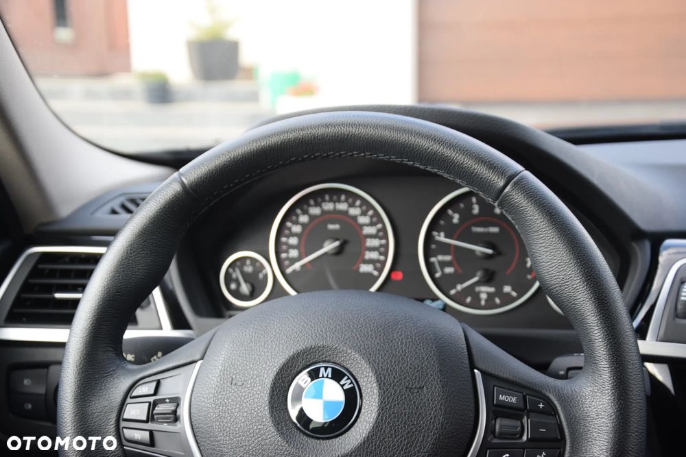 BMW Seria 3 320i Touring Sport Line - 21
