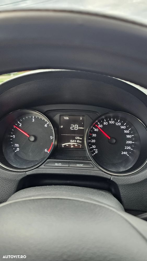 Volkswagen Polo - 8
