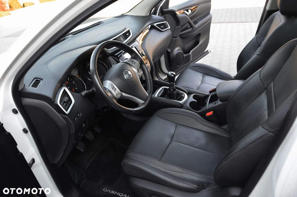 Nissan Qashqai 1.6 DCi 4x4 Tekna+ - 25