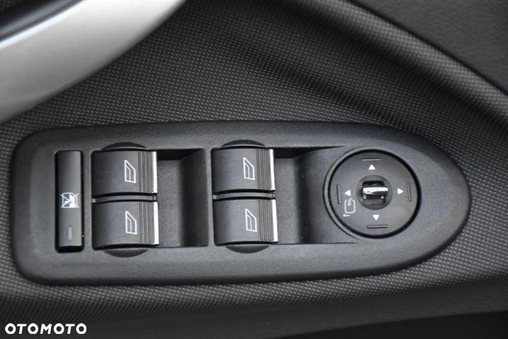 Ford Kuga 2.0 TDCi 2x4 Titanium - 13