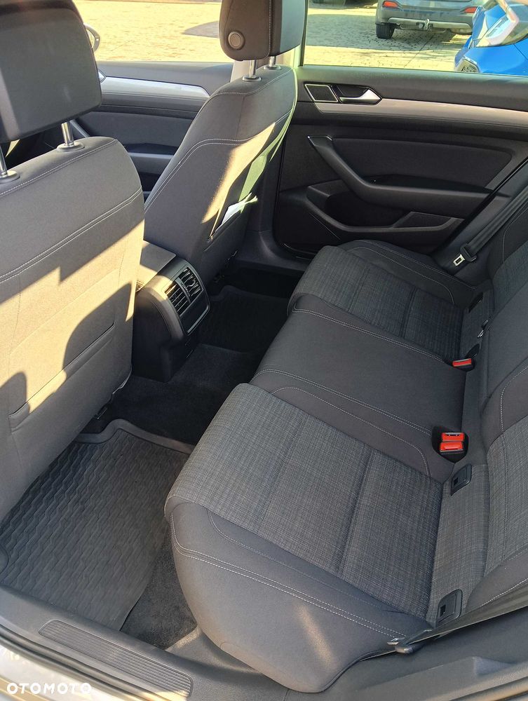 Volkswagen Passat - 3