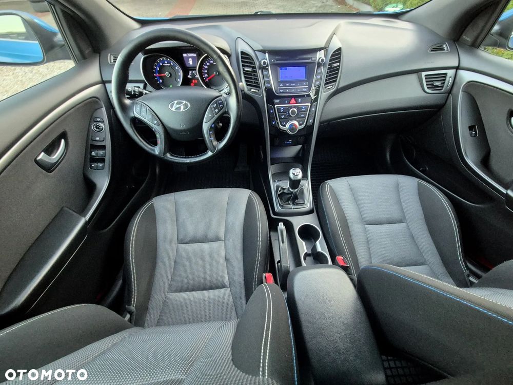 Hyundai i30 blue 1.4 Passion - 21