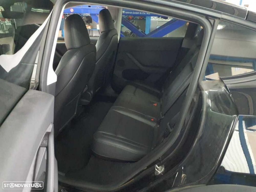 Tesla Model Y Performance Dual Motor AWD - 3