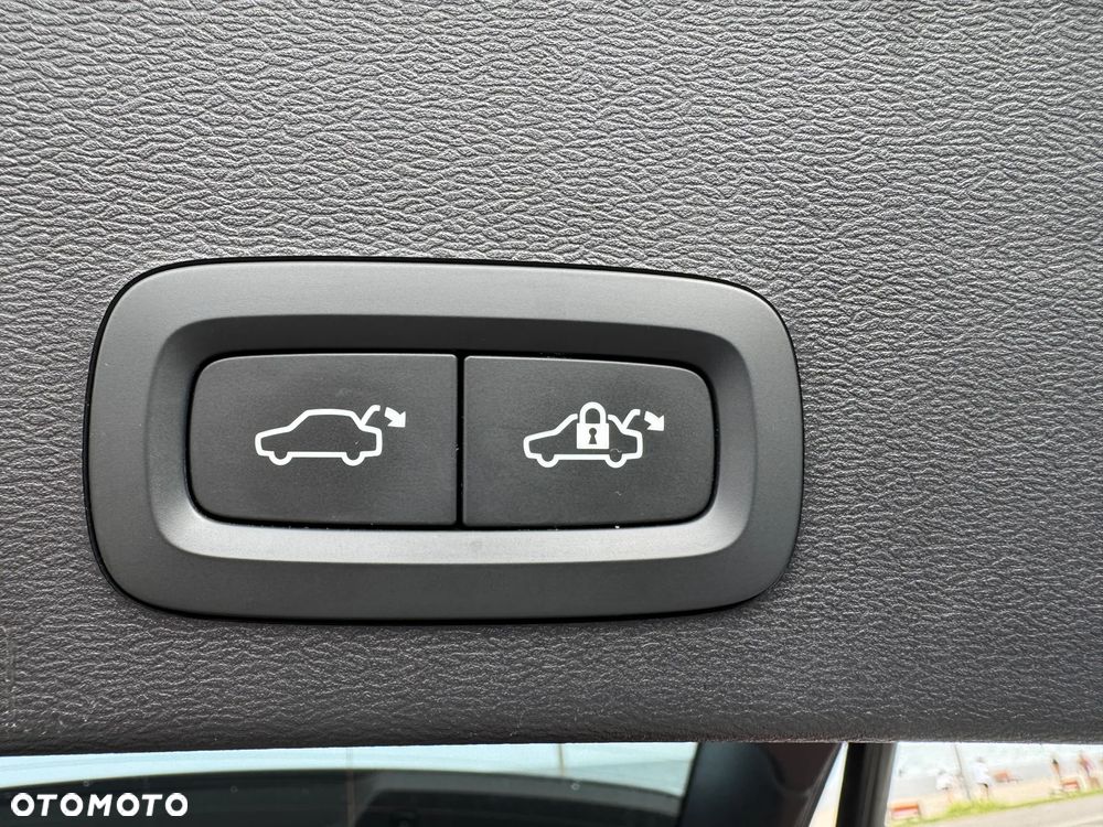 Volvo XC 40 B4 Ultimate Dark - 34