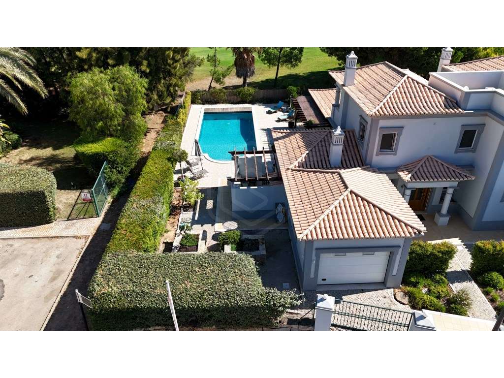 Exclusiva Moradia T4 de Luxo na Primeira Linha do Campo de Golfe na... - Grande imagem: 4/60