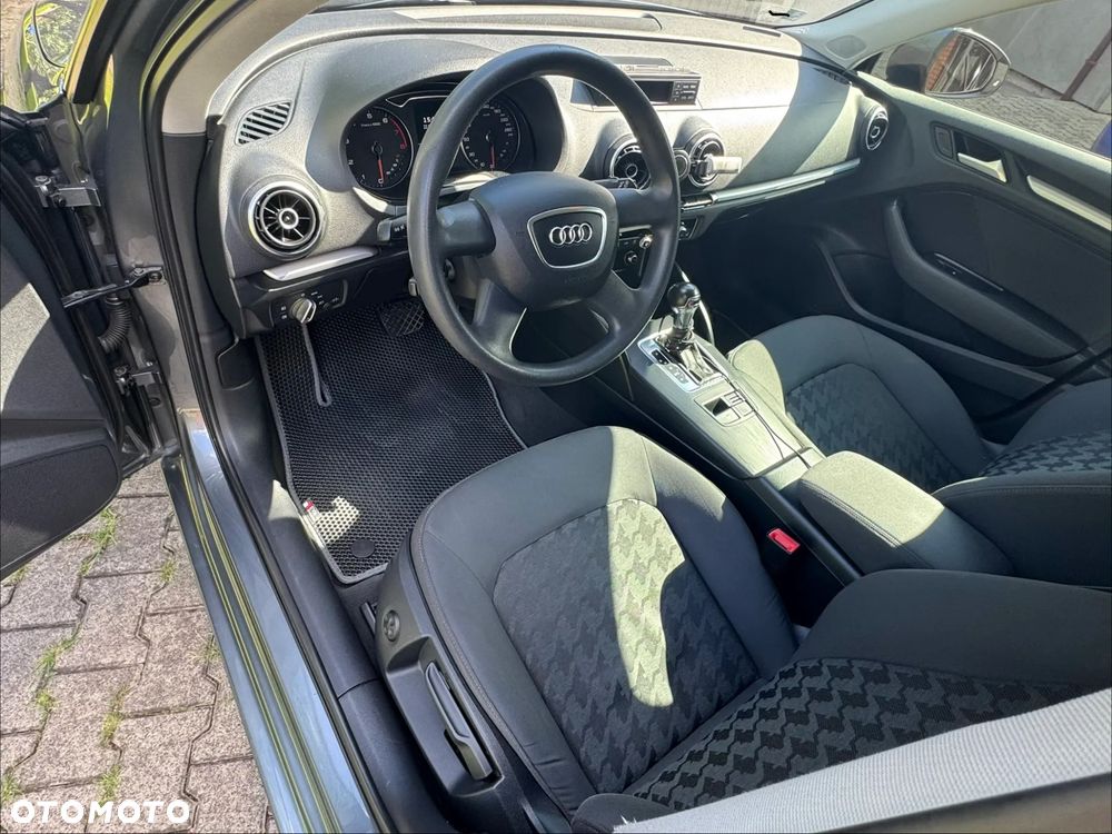 Audi A3 Sportback 1.8 TFSI Ambiente S tronic - 4