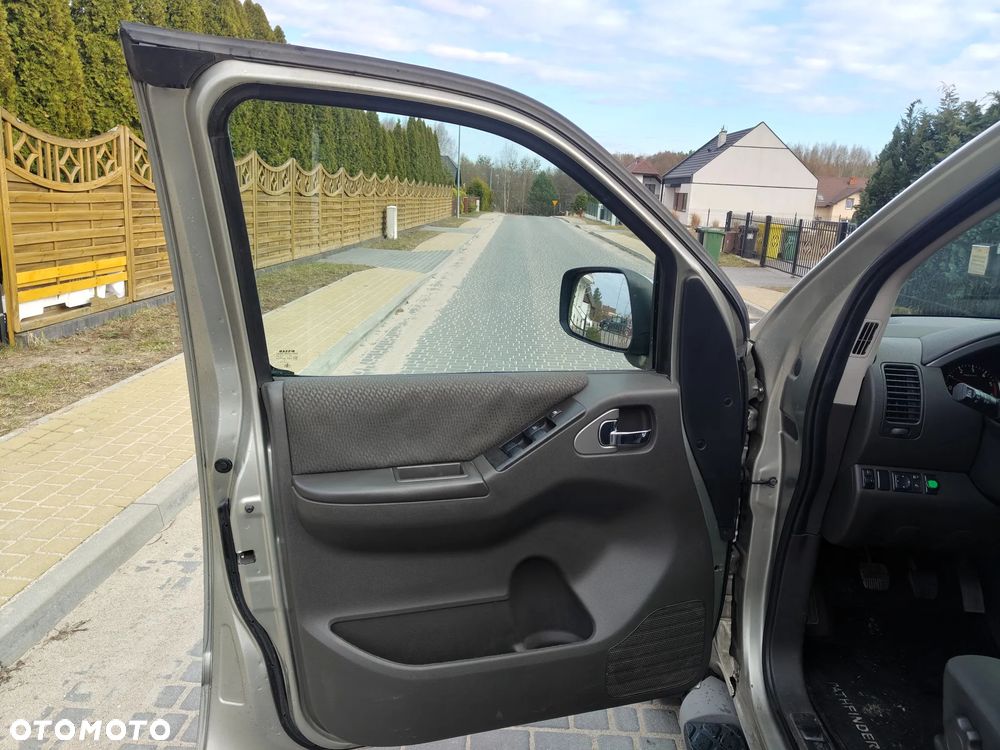 Nissan Pathfinder 2.5 DCi SE - 16
