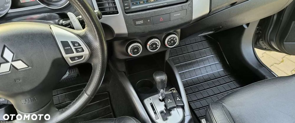 Mitsubishi Outlander - 8