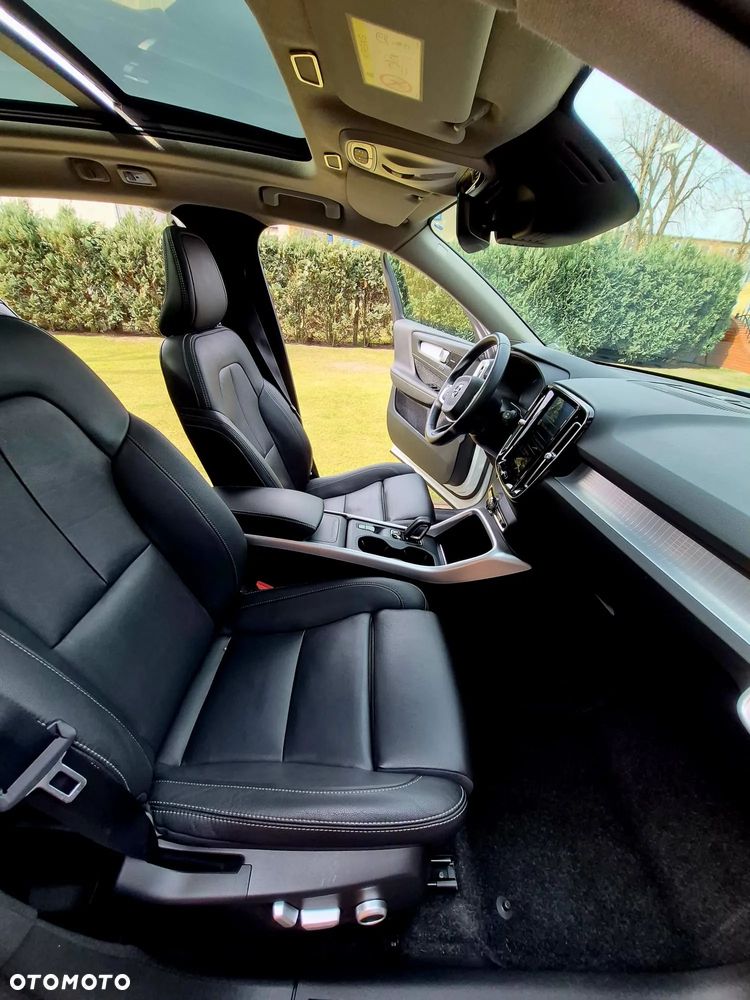 Volvo XC 40 D4 AWD Geartronic Momentum - 8