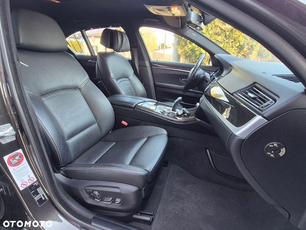 BMW Seria 5 520i Luxury Line - 34