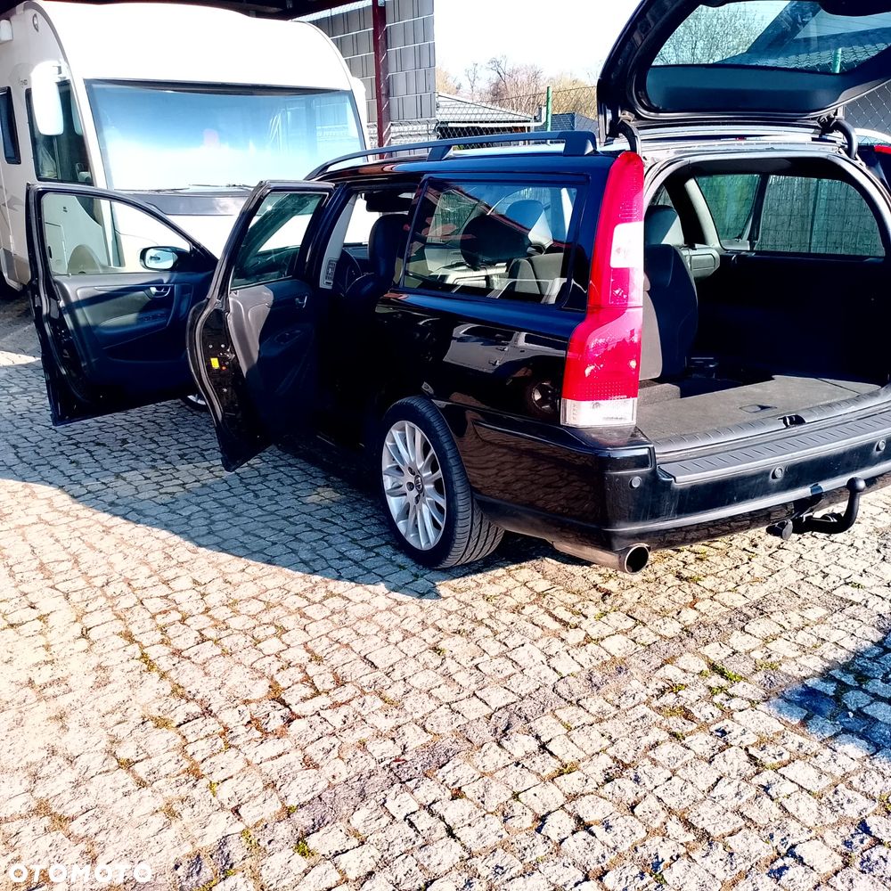 Volvo V70 2.4 Black Edition - 1