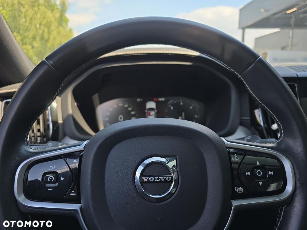 Volvo XC 60 B4 D AWD R-Design - 18
