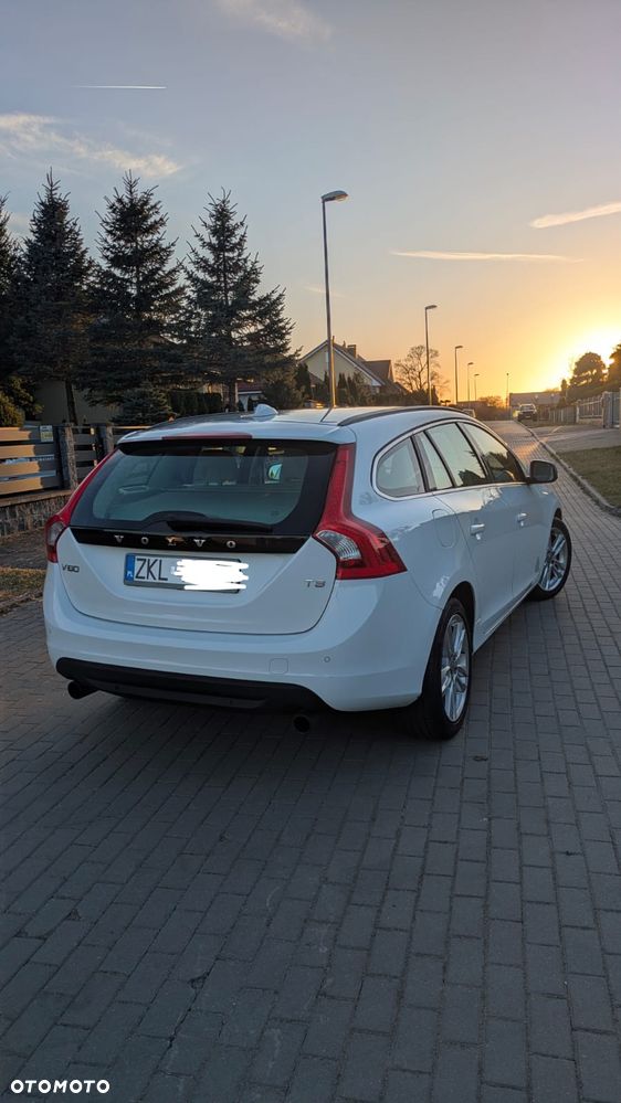 Volvo V60 T3 Momentum - 4