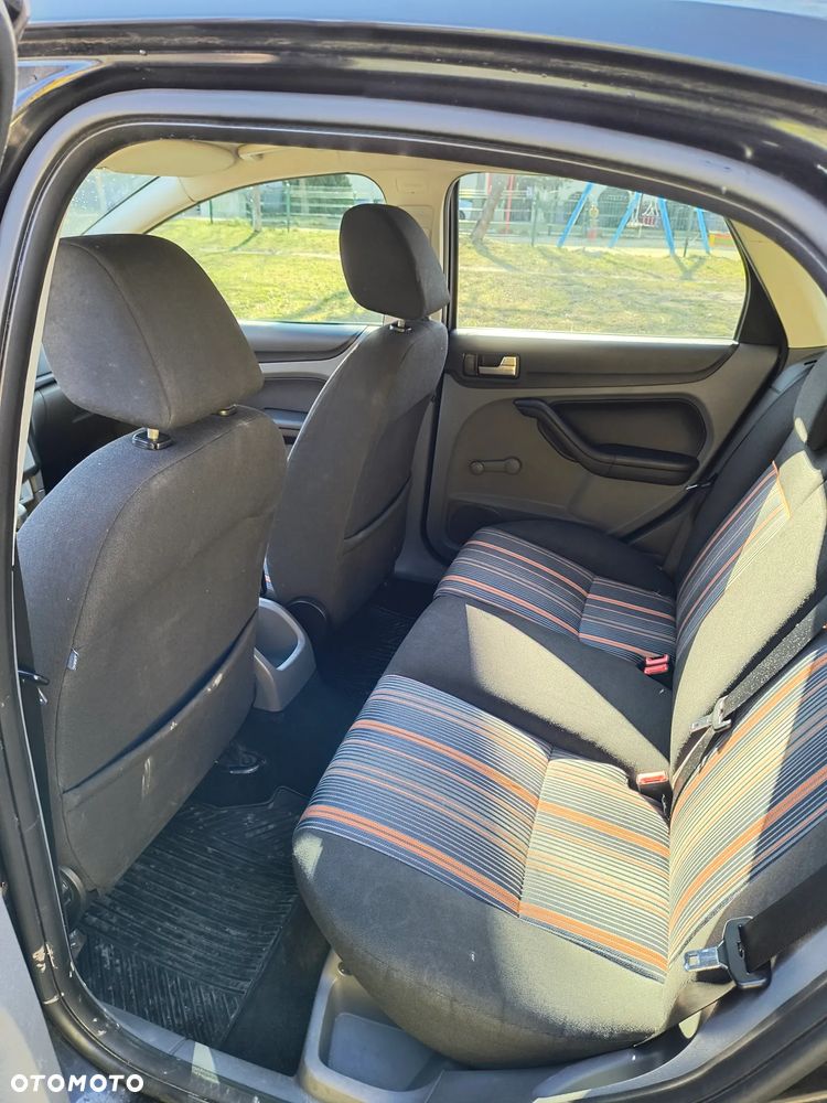 Ford Focus 1.6 Ambiente - 8