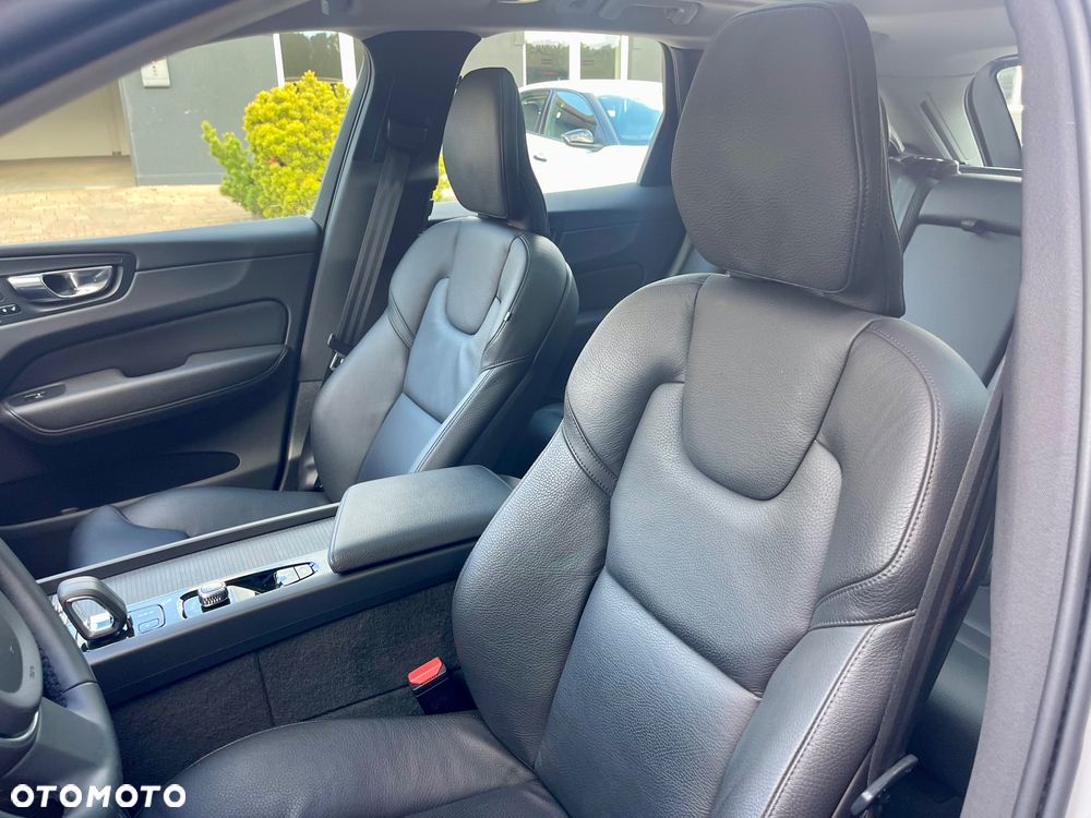 Volvo XC 60 T6 Plug-In Hybrid AWD Inscription - 25