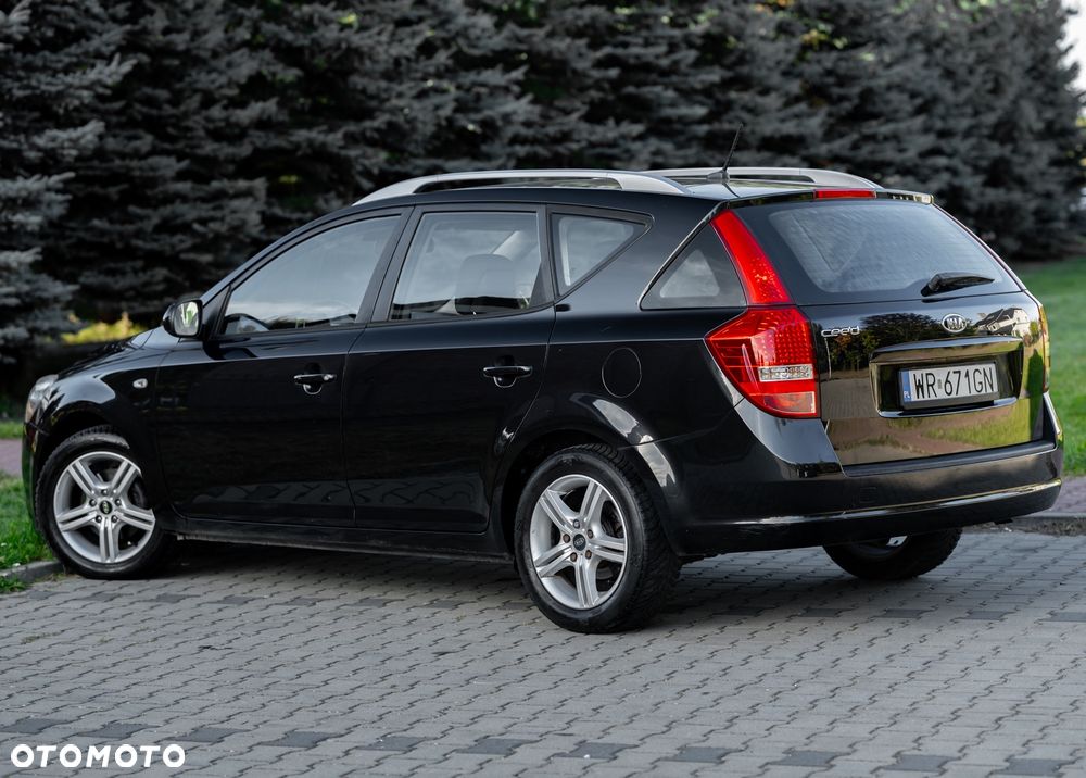 Kia Ceed - 10