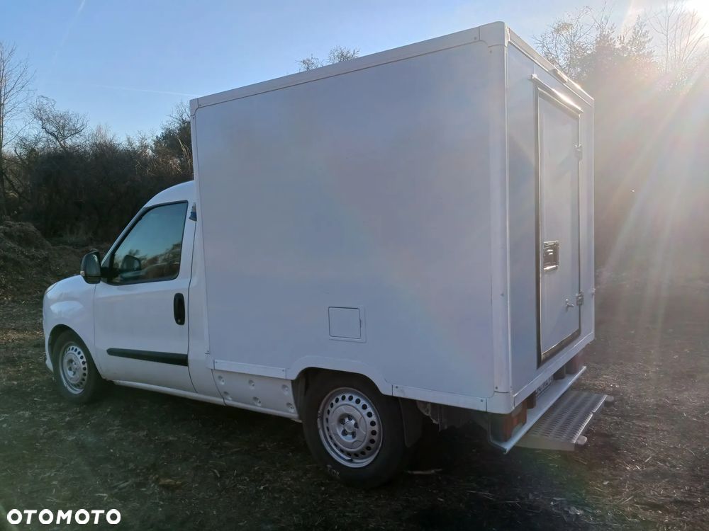 Fiat Doblo 1.3 TDI 90KM 2014r Izoterma Chłodnia Mroźnia Agregat Carrier Xarios 200 230v Zasilanie zew - 12