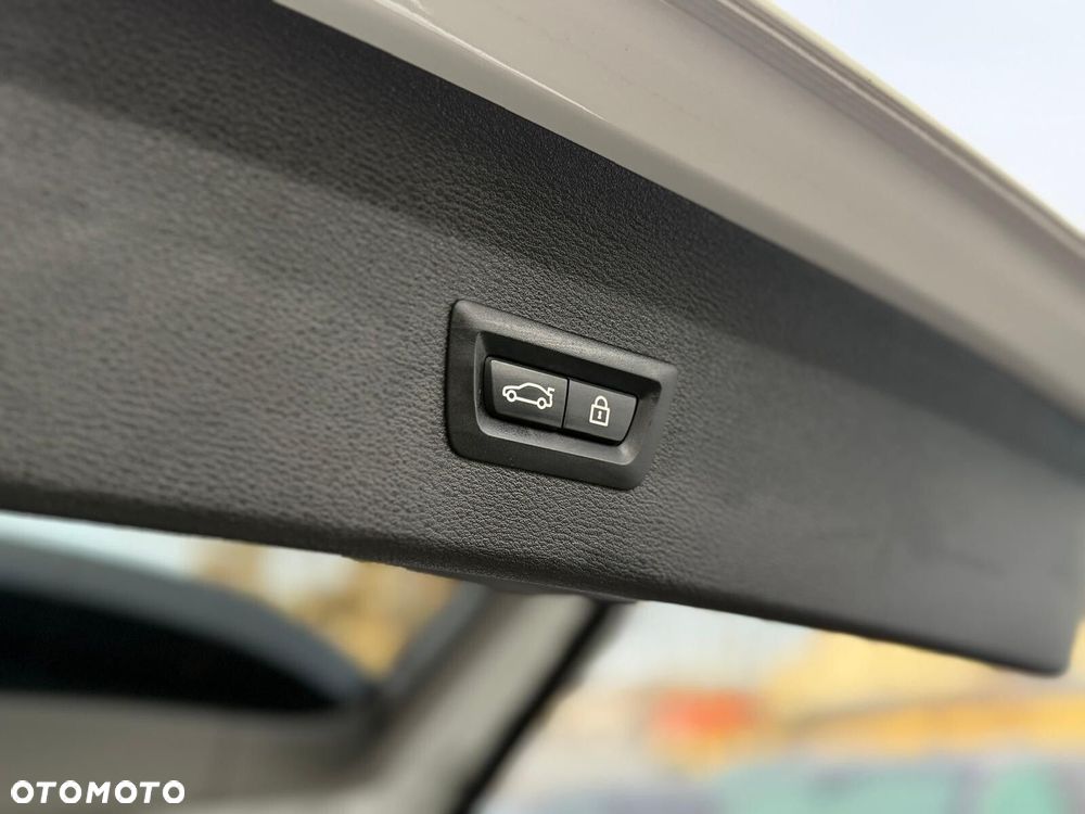 BMW X1 xDrive20i GPF xLine - 22