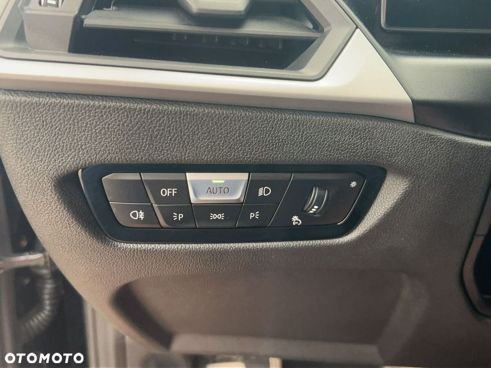 BMW Seria 3 318i - 28