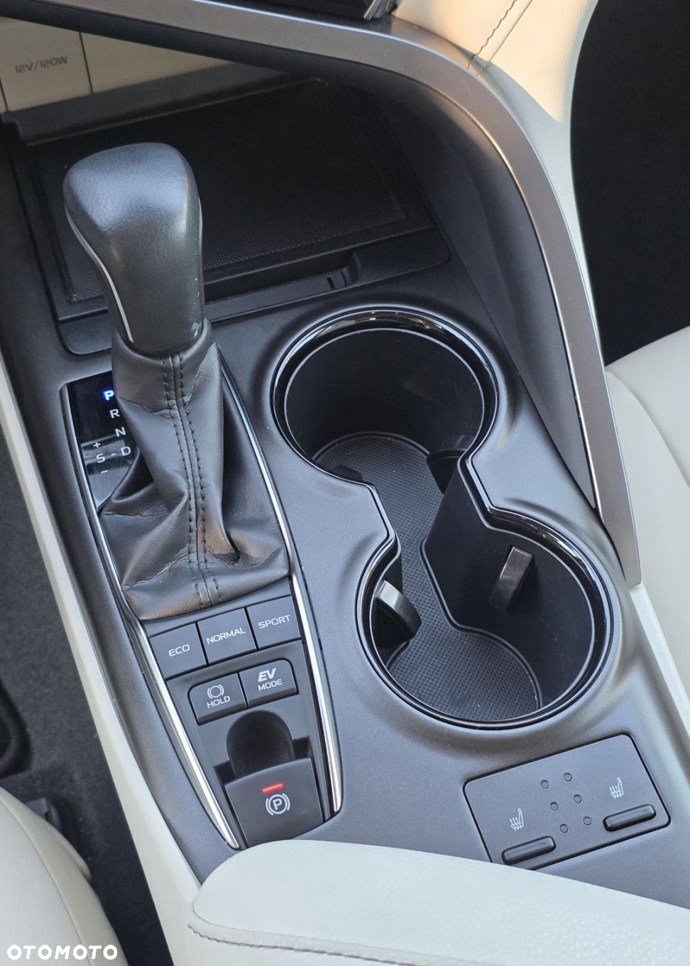 Toyota Camry 2.5 Hybrid Comfort CVT - 21