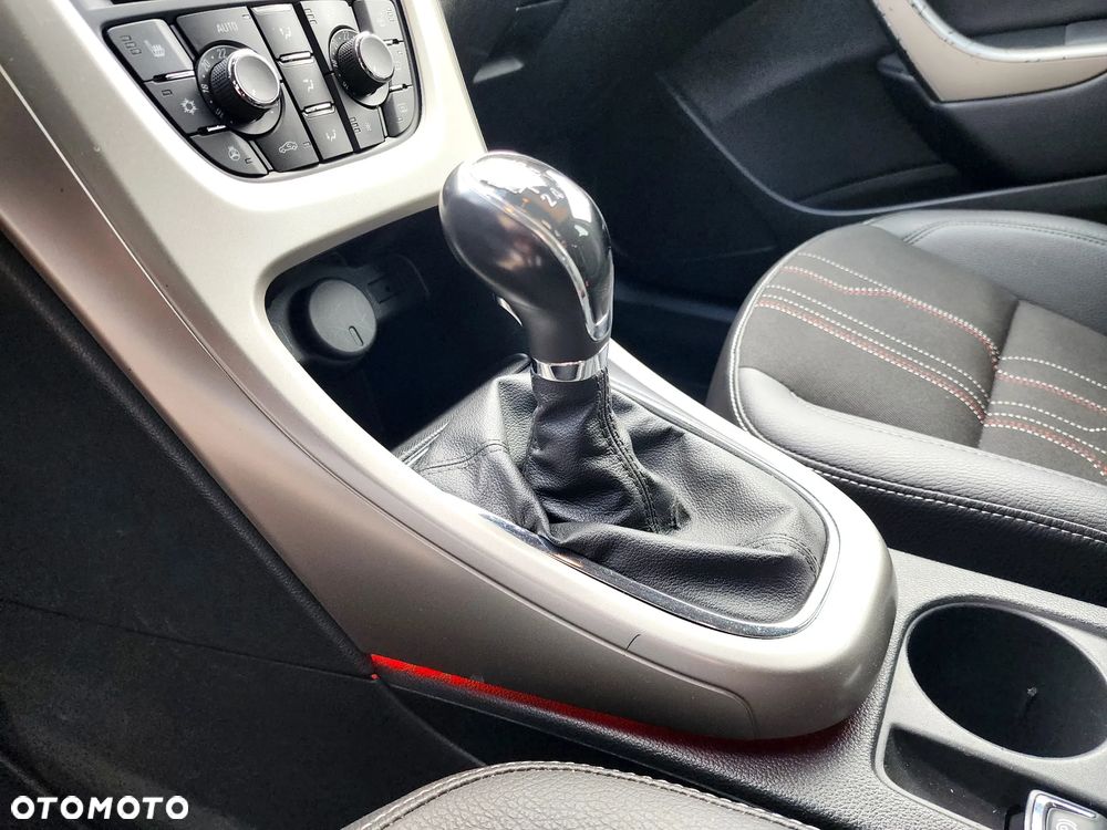 Opel Astra 1.4 Turbo 150 Jahre - 24