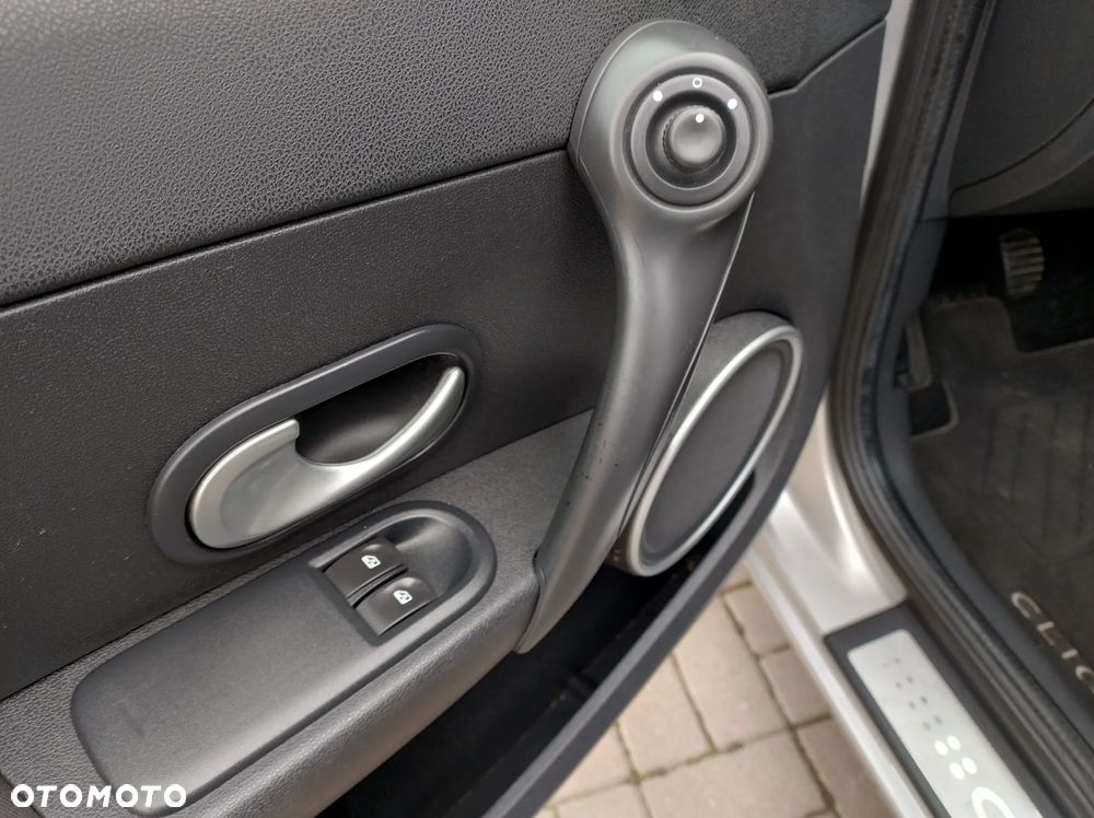 Renault Clio 1.2 16V 75 Dynamique - 21