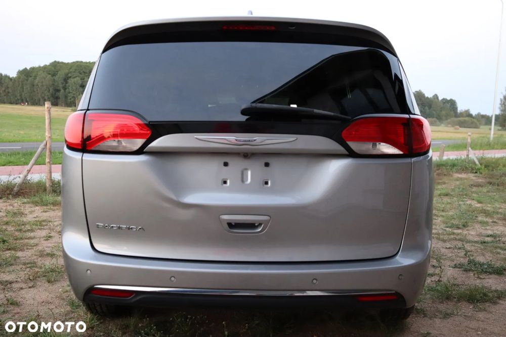 Chrysler Pacifica - 14