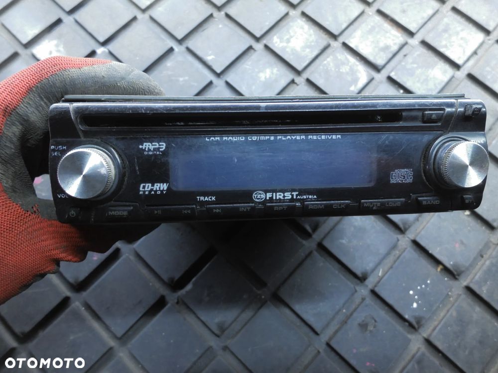 RADIO SAMOCHODOWE CD MP3 FIRST AUSTRIA - 1