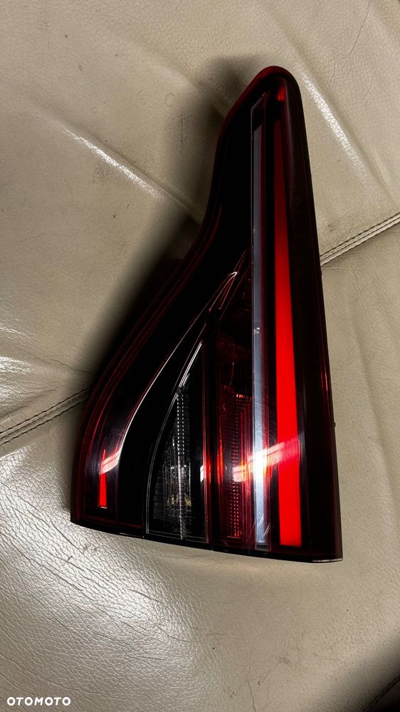 Lampa Prawy tył w klapę Clio V