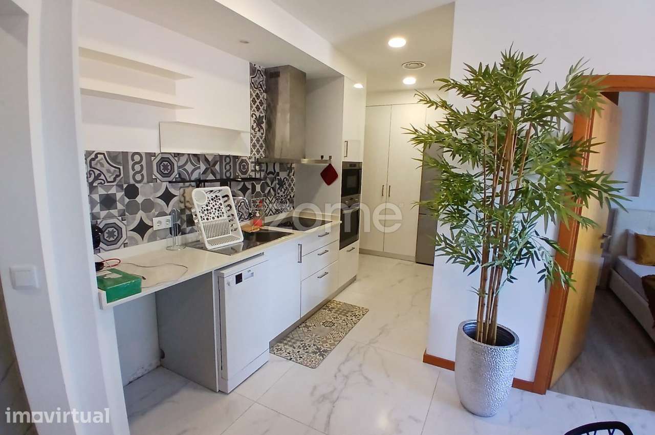 Apartamento Renovado e Mobilado em Miragaia — Porto - Grande imagem: 4/10