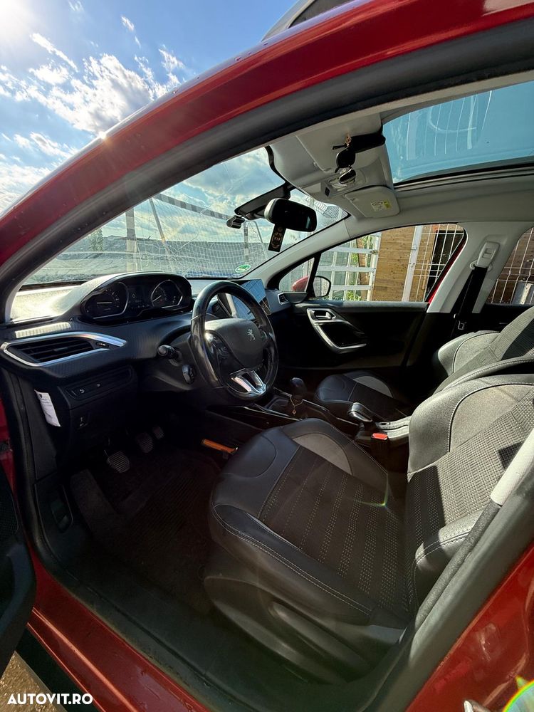Peugeot 2008 1.2 PureTech Turbo Allure - 4