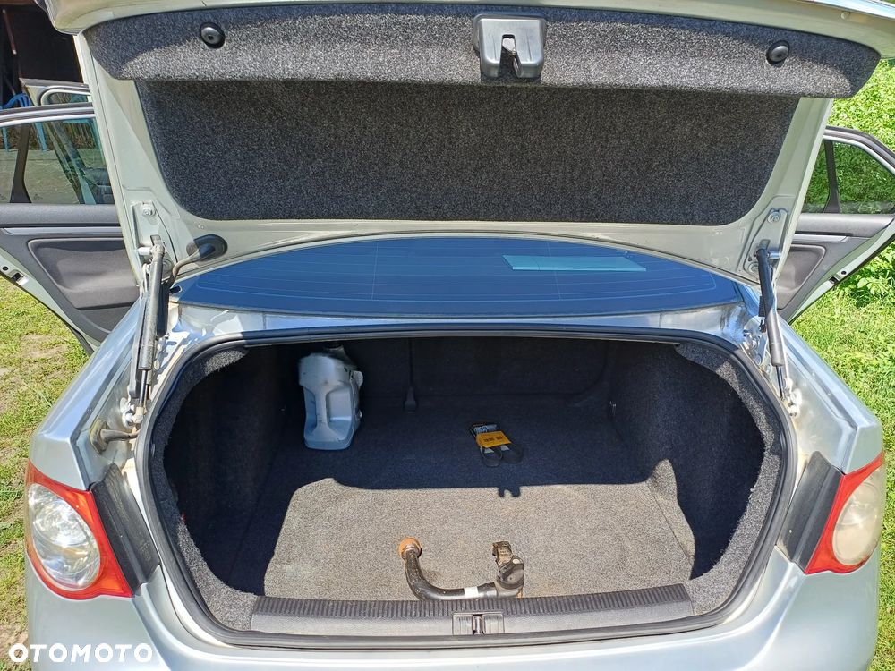 Volkswagen Jetta 1.9 TDI Comfortline - 8