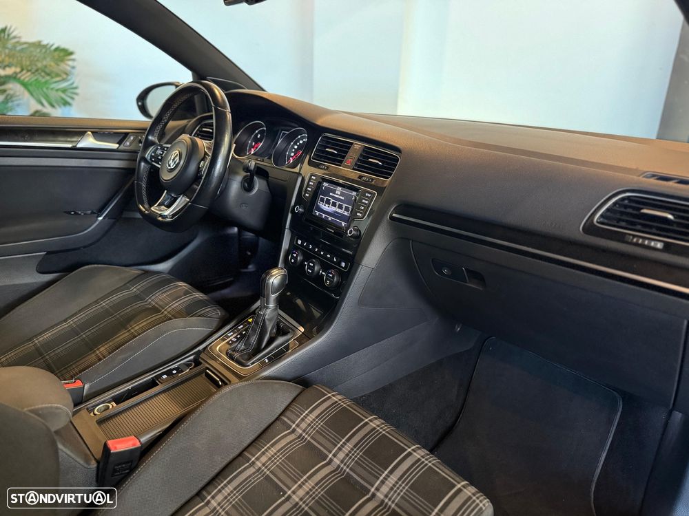 VW Golf 2.0 TDI GTD DSG - 28