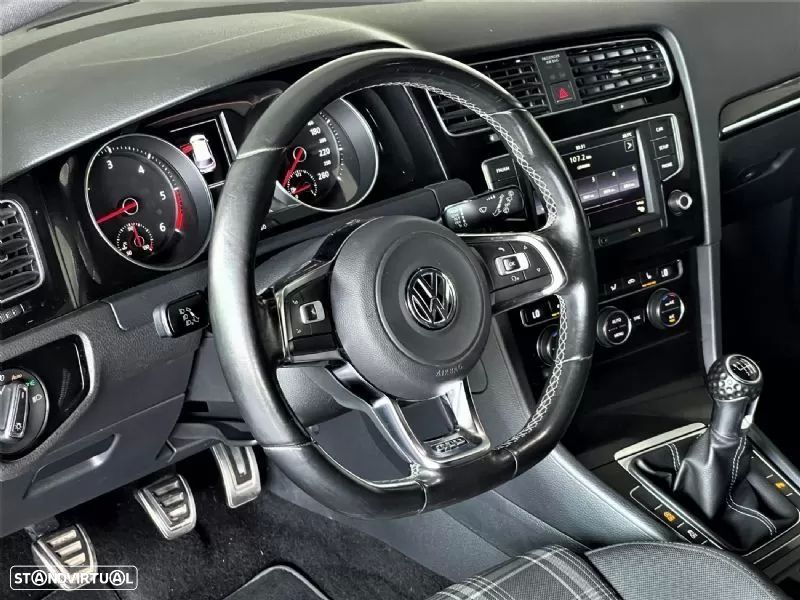 VW Golf - 35
