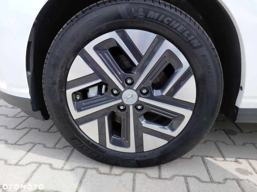 Hyundai Kona 64kWh Executive - 18