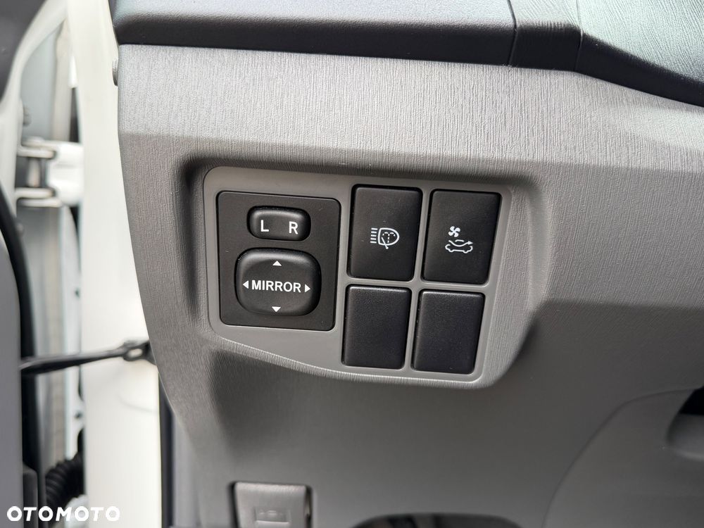 Toyota Prius 1.8 HSD Prestige - 15