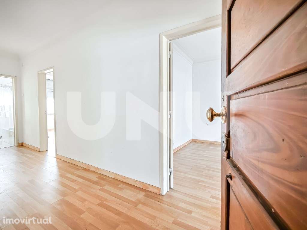 T2 com potencial total de remodelação, em Benfica - Grande imagem: 2/15