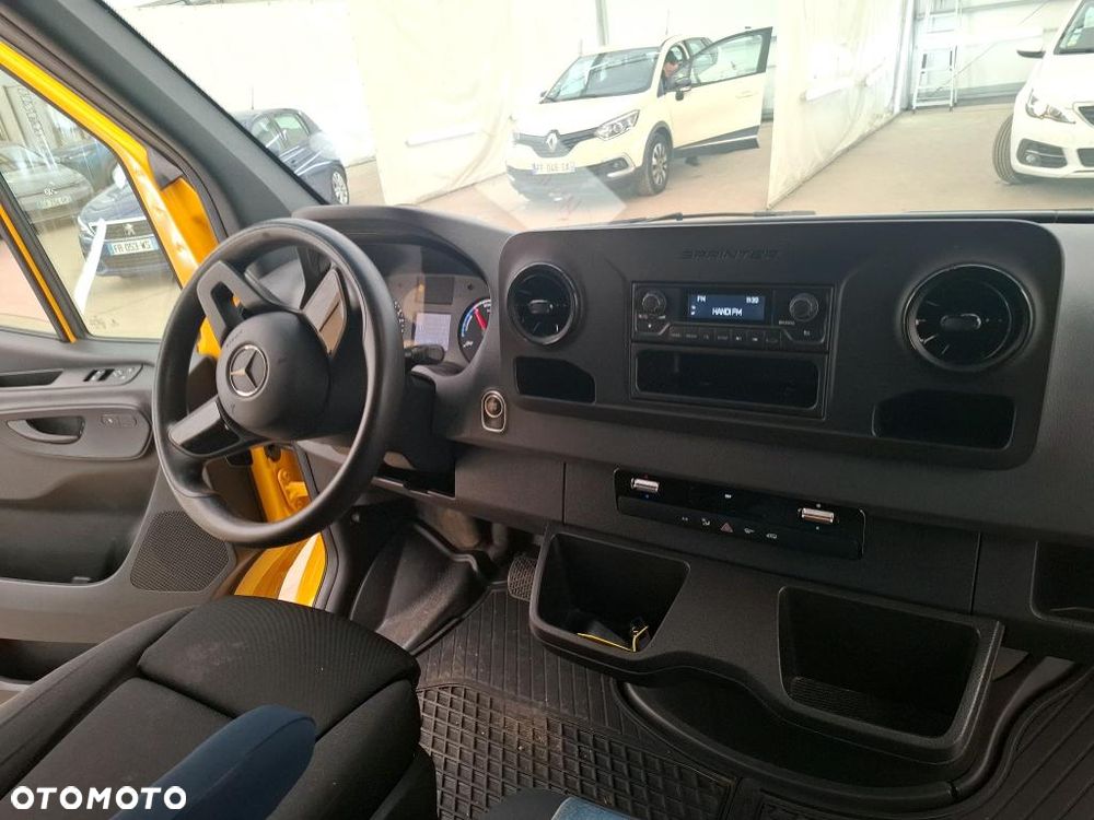 Mercedes-Benz Sprinter - 29