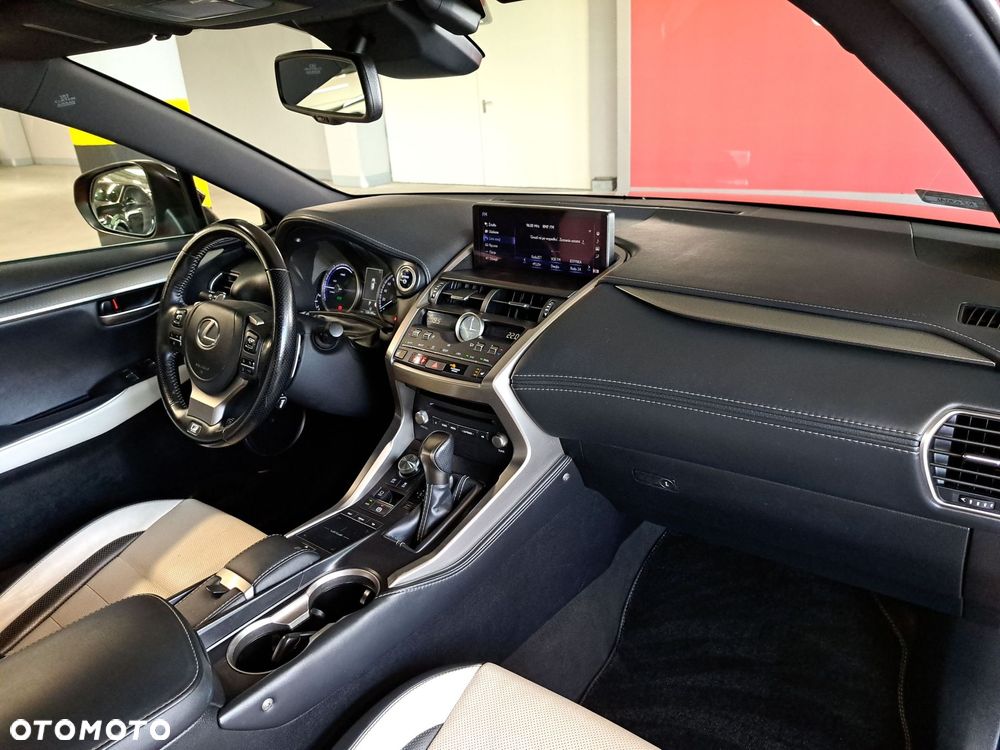 Lexus NX 300h F Sport Edition AWD - 18