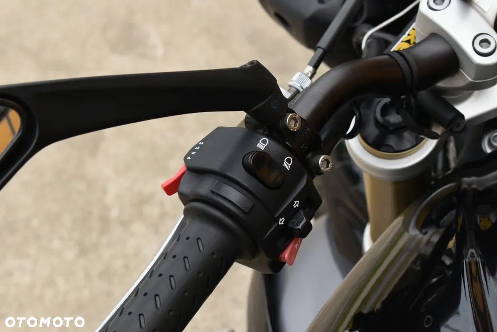 Triumph Street Triple - 20