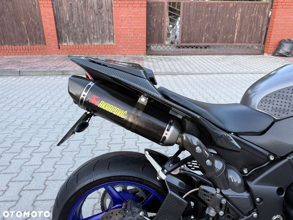Yamaha R1 - 13
