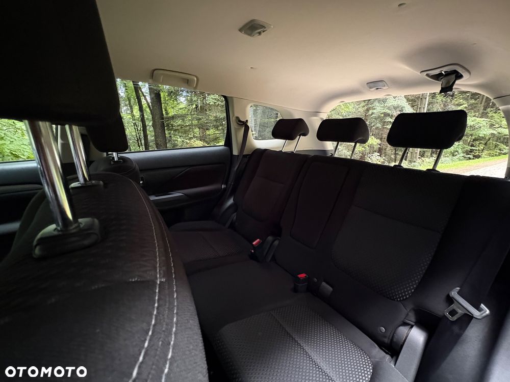 Mitsubishi Outlander 2.0 Instyle + 4WD CVT - 18