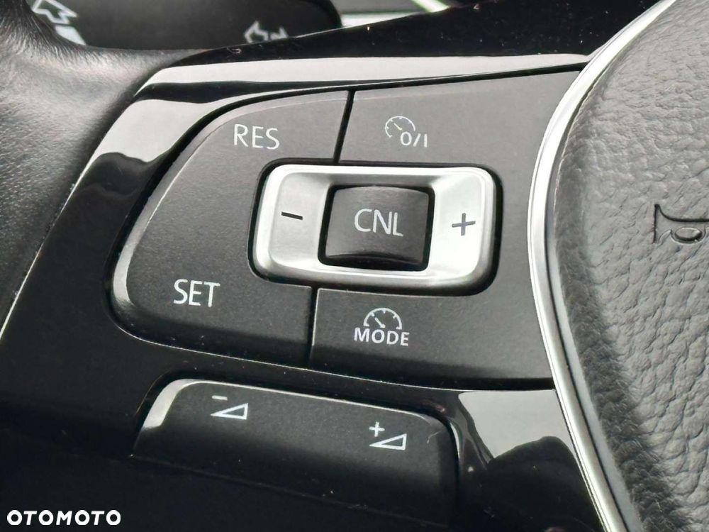 Volkswagen Passat - 33