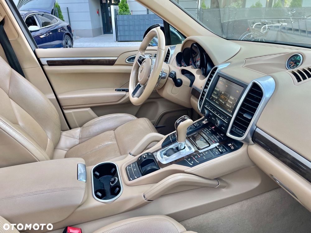 Porsche Cayenne S Platinum Edition - 30