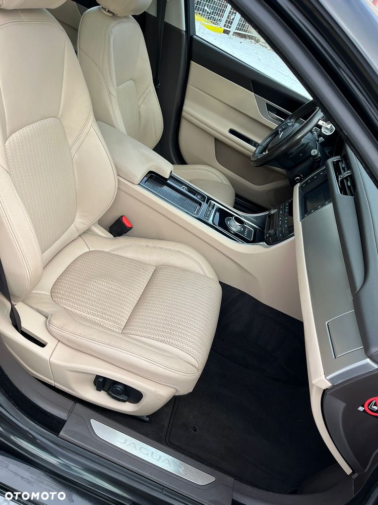 Jaguar XF 20d Prestige - 9