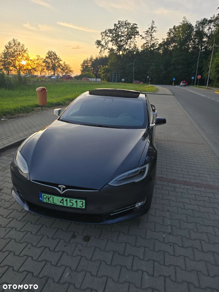 Tesla Model S - 7