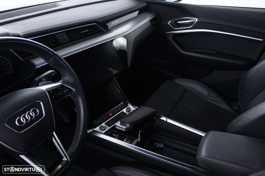 Audi e-tron 55 quattro S line - 31