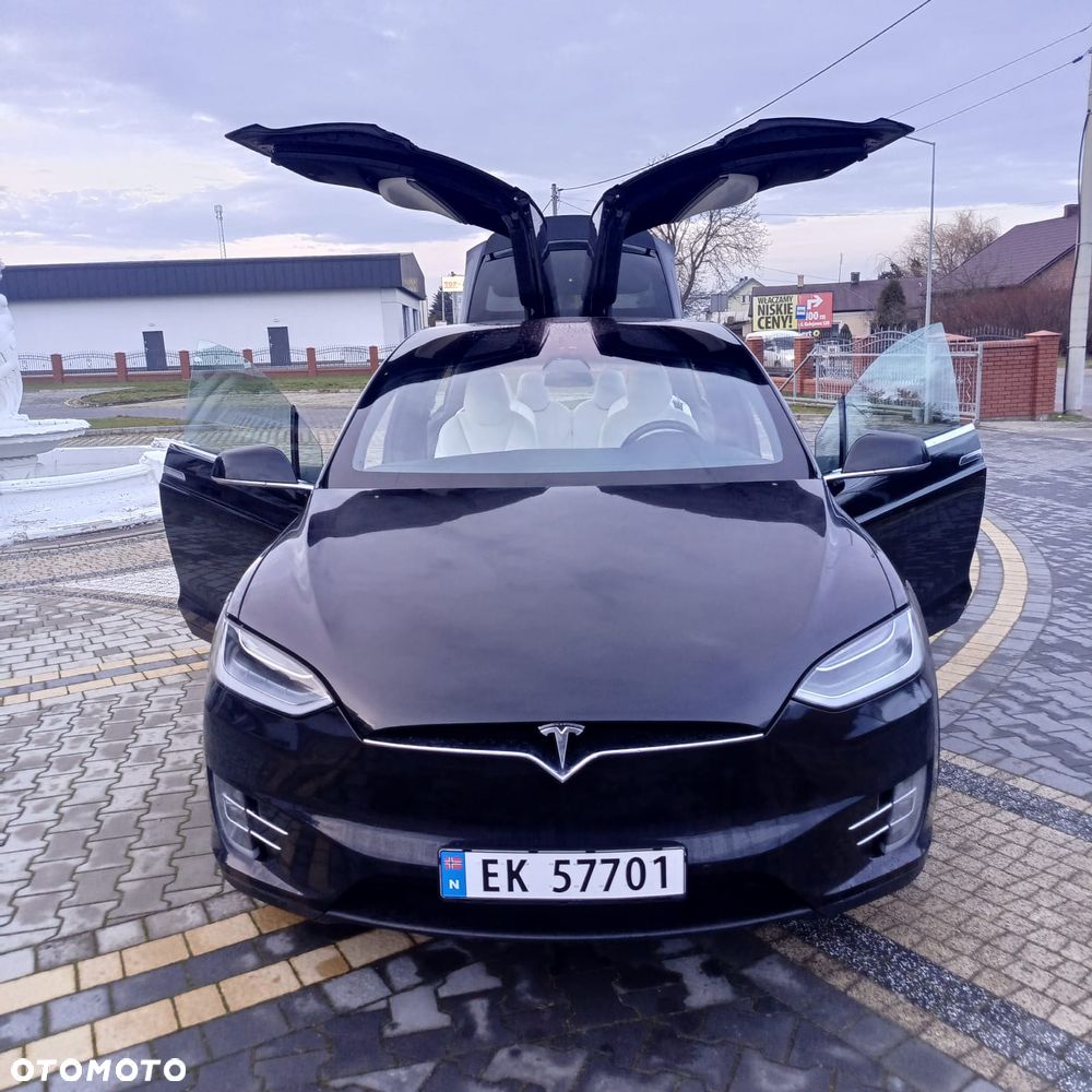 Tesla Model X - 1