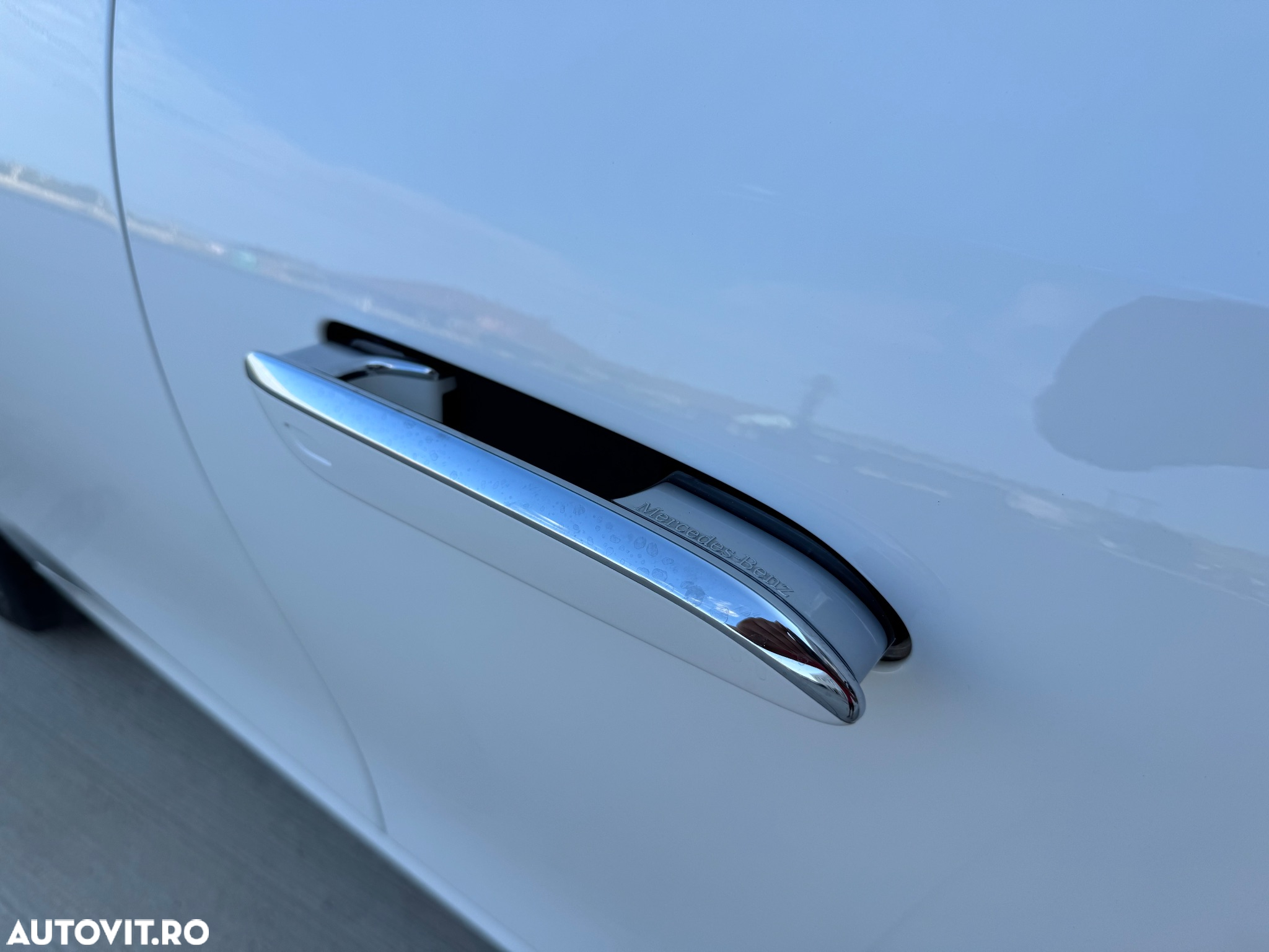 Mercedes-Benz E 220 d T 9G-TRONIC Edition AVANTGARDE - 23