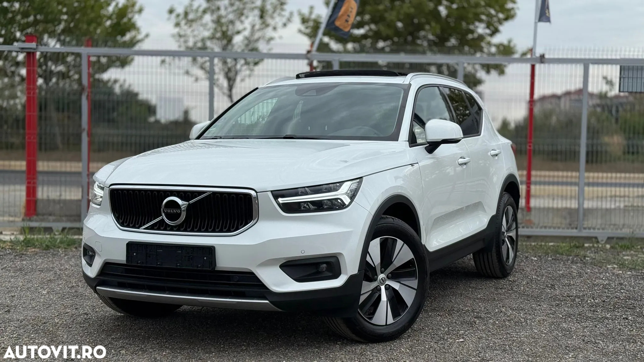 Volvo XC 40 T2 AT8 Momentum - 4